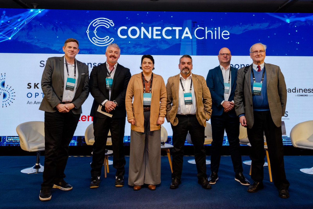 IDICAMChile's tweet image. Hoy, en el primer día de #ConectaLatam, @rodrigo_ramirez , presidente de #IDICAM, participó en el debate sobre conectividad en Chile, 5G, modelos de redes, expansión de data centers para IA y ciberseguridad. #ChileDigital #5G #Ciberseguridad #DataCenters