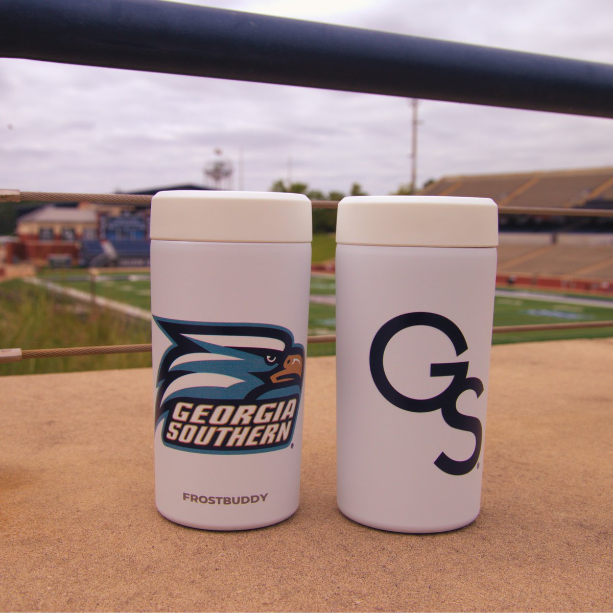 🏈 GAMEWEEK GIVEAWAY 🏈

One special Eagle who reposts this and follows our account will receive two frost buddies. 

Winner will be announced on Thursday 🗓