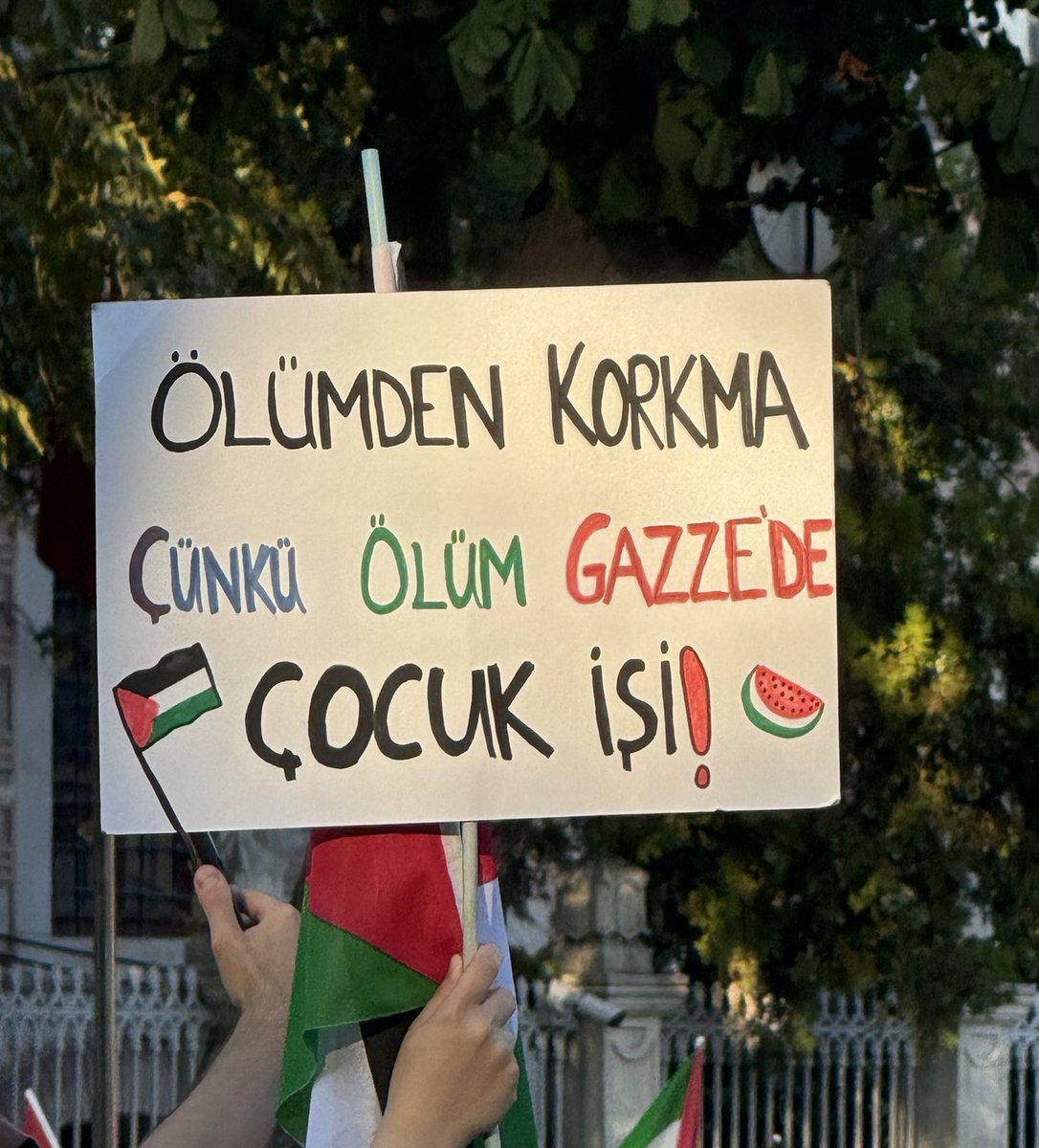 malikulat's tweet photo. Yüreğimiz yangın yeri..
#SumudForGaza https://t.co/OGuPEGISiz