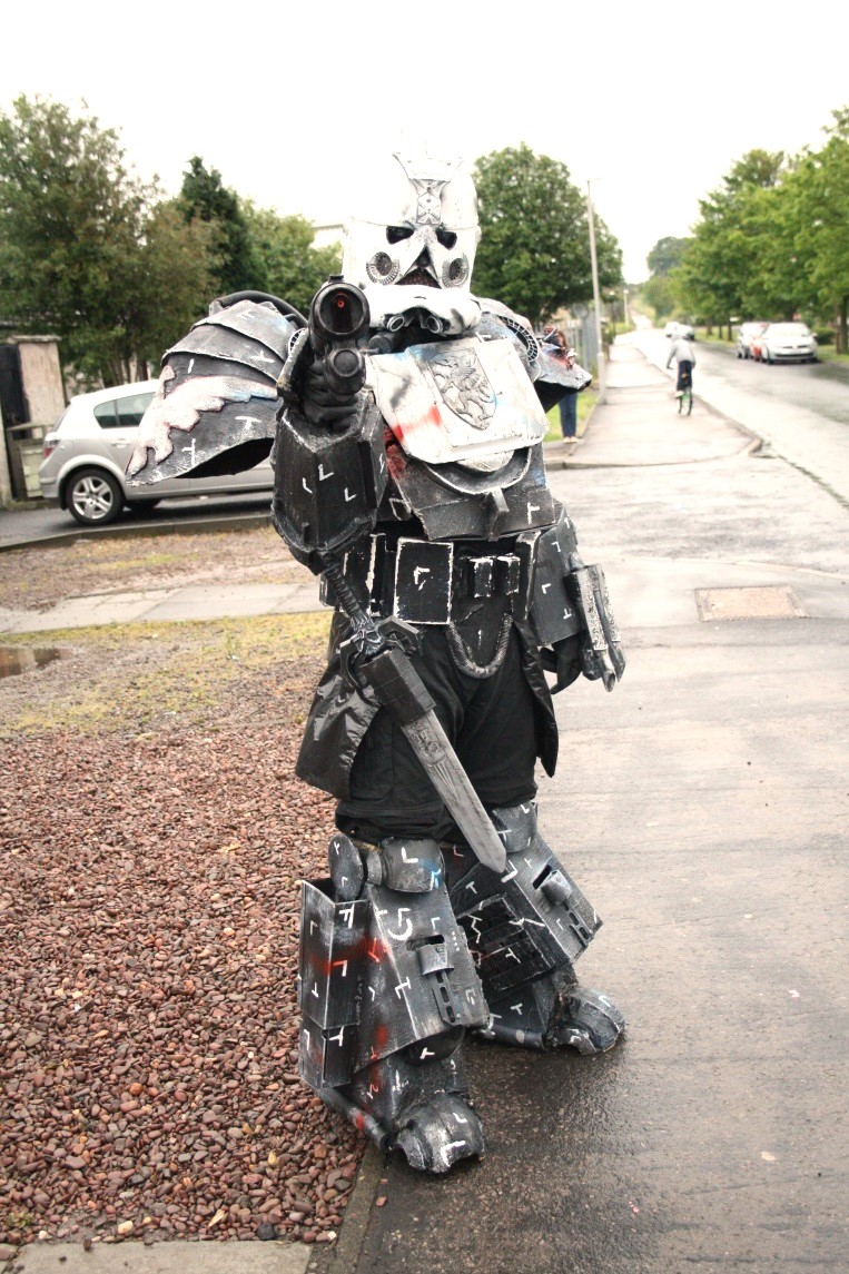 andrewsp2009's tweet photo. Myself and my Sons in our homemade Gala parade costumes in 2011. I use to make different SciFi cardboard costumes and weapons out of plastic junk every year (2006 to 2012) covered in sand and pva glue (incase it rain). #HomeMadeCostumes https://t.co/O8Q5icKp6T