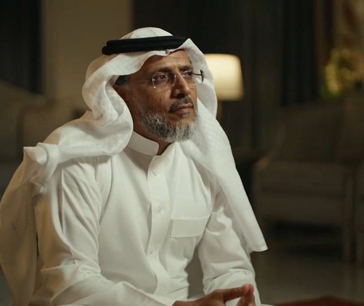 اعتذار للشعر والفلسفة
بعد مشاهدتي واستماعي للقاء الشاعر والفيلسوف مهذل بن مهدي الصقور في بودكاست "ذا قال" مع المبدع <a href="/khalid_oun/">خالد عون</a> 

أيقنت أني قليل علم، وإن لم أكن قليل معرفة، بهذا الشاعر العظيم الذي أفخر أنّه من بلادي العظيمة، فشكرًا لخالد عون، وعذرًا يا مهذل فقد كانت قاعدة السراج