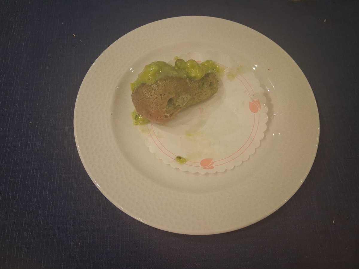 ginevra_80's tweet image. La cena dello #SweetMonday ❤️ abbastanza en pendant al mio vestito!
Il menù:

🍷 Campari spritz
🍽️ ravioli ripieni di capesante in concassè
🍽️ rotolini di asparagi e bacon
🙃 Babà al pistacchio

To be continued... con i sapori della mia terra natale! 😉
#BuonaSerata dalla