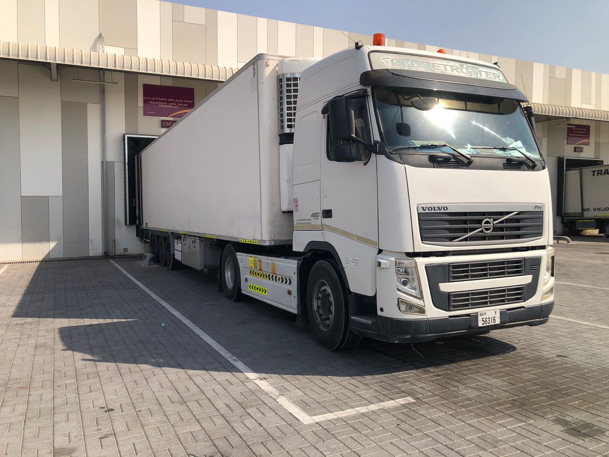 LlcJamil's tweet image. 🚢🥔 Fresh from Pakistan! A new container of Pakistani Potatoes has arrived at Muhammad Jamil Zafar Trading LLC, Oman. Quality you can trust! 🌟 #FreshArrival #PakistaniPotatoes #Oman
