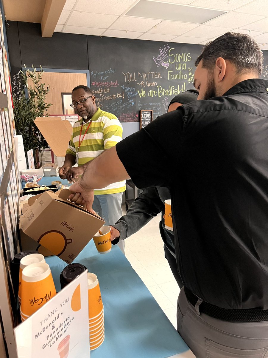 martinezs1_'s tweet image. We had a wonderful start to the week! A huge thank you to McDonald’s and Panadería Guatemalteca for treating us with delicious sweet bread and coffee ☕🍩
#BradfieldsBest