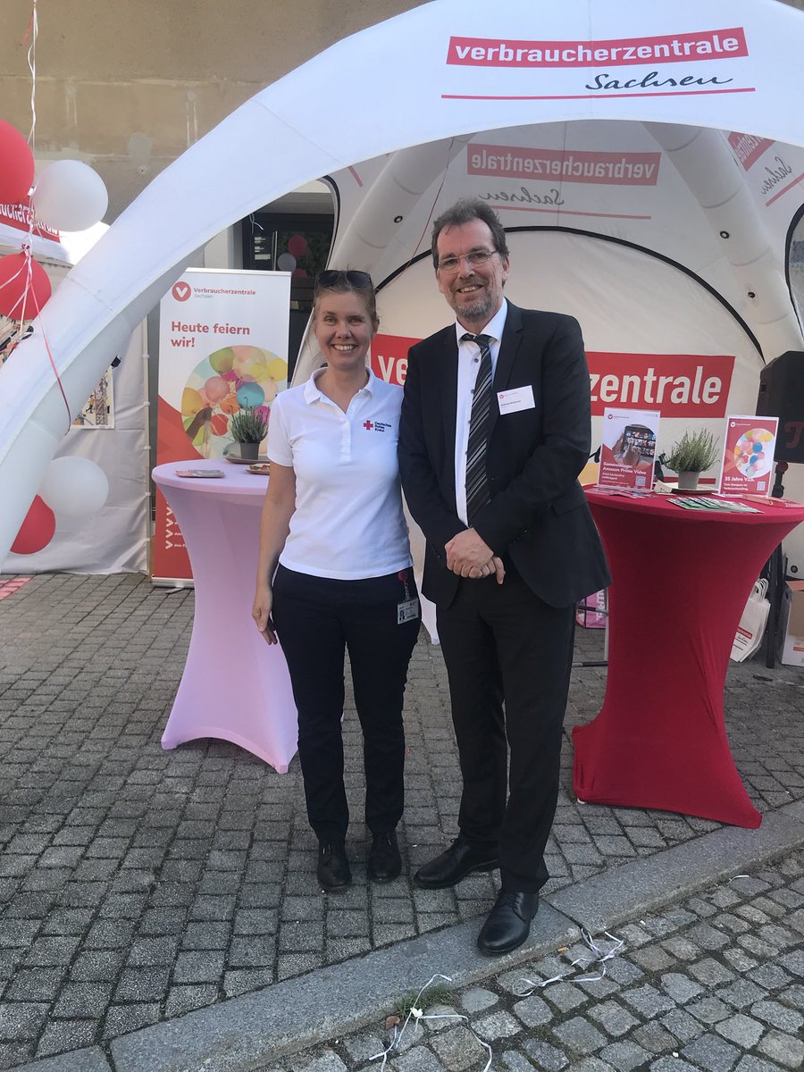 Haben uns sehr über ein Gespräch mit der Vorständin des <a href="/drksachsen/">Rotes Kreuz Sachsen</a> Nicole Porzig am #TdS2025 in Sebnitz  gefreut 
Zwischen unserem Organisationen bestehen viele Schnittmengen in den Themen #Gesundheit und #Pflege
Wir freuen uns auf die Zusammenarbeit