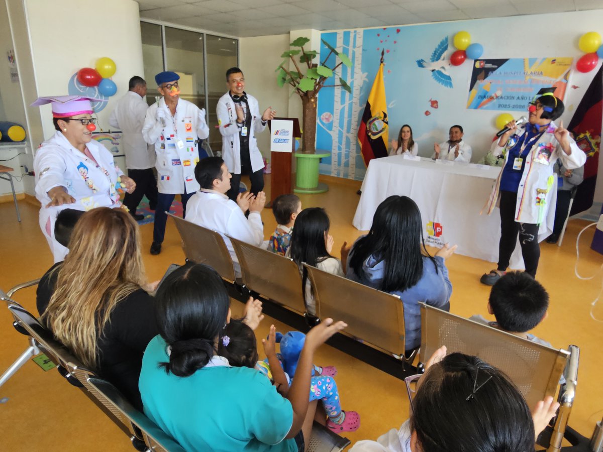 HCalderon_MSP's tweet photo. 📌Inauguramos el año escolar 2025-2026 junto a @Educacion_Ec y Aulas Hospitalarias de Calderón.

Con esta iniciativa más de 1.200 niños hospitalizados anualmente en Pediatría, continúan sus clases escolares con tutores especializados, mientras recuperan su salud.
#MSPEnTerritorio https://t.co/BlrGs0aADW