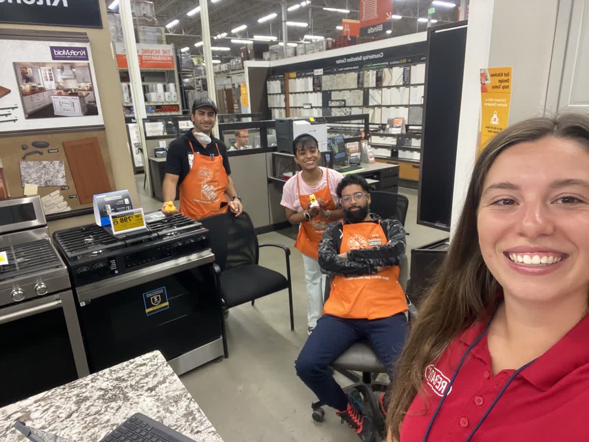 bath_ri's tweet photo. Big shoutout to our amazing partners at @HomeDepot! 👏 Together with Re-Bath, we’re making bathroom remodeling easier, faster, and more inspiring than ever. 💙

Thanks, Sophie for leading another great PK Session at Home Depot 4285 in Providence, RI! 🎉 https://t.co/vQLdXc1KeI