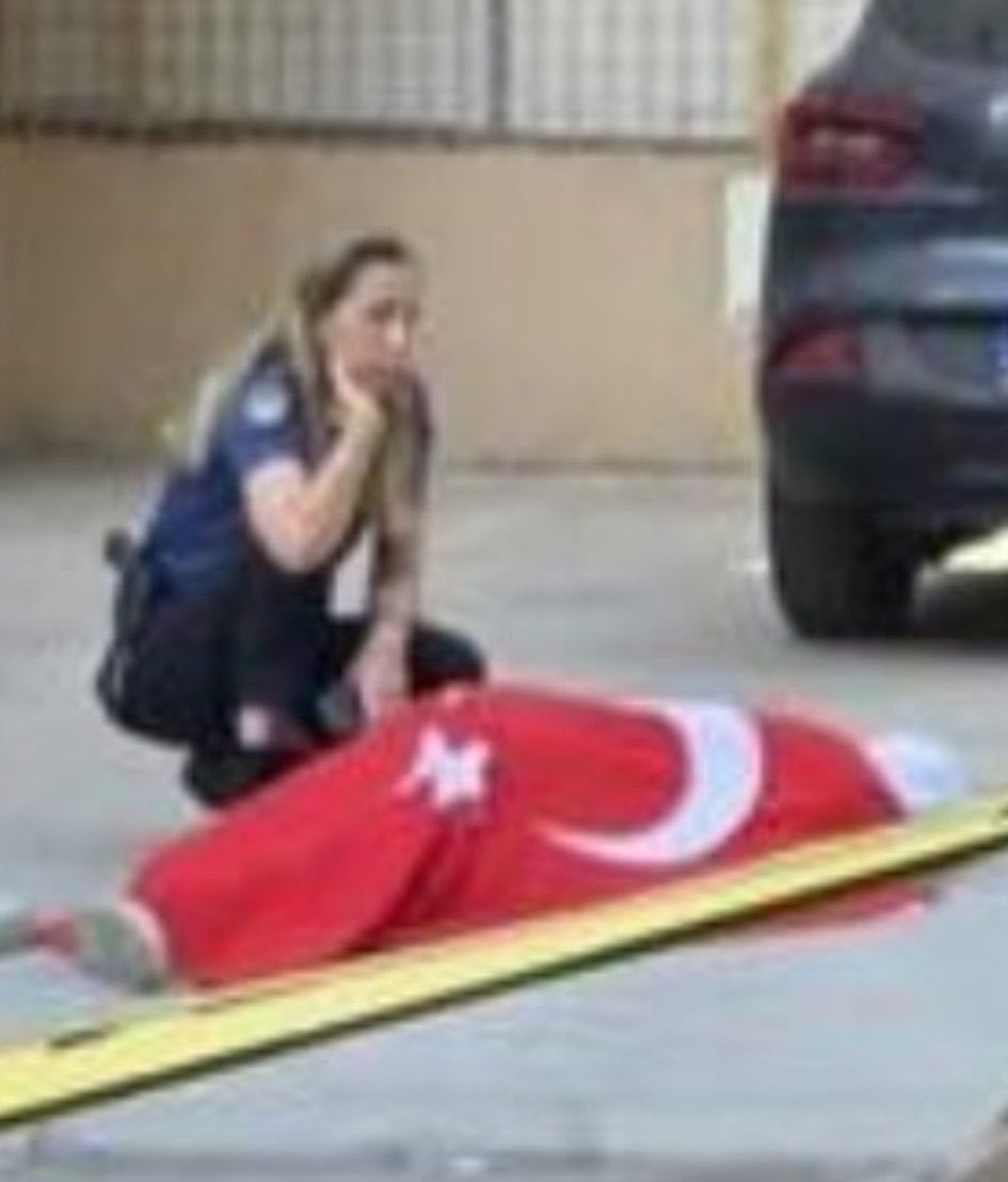 "Çelik bile sert değil,
Gör ki düşman mert değil,
Ölürüz de dert değil,
Üzer kahpe pusular..."

Aziz Milletimizin başı sağ olsun 🇹🇷