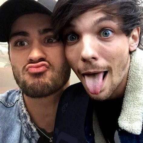 GirlAlmighty444's tweet photo. No hay nada más poderoso q una amistad entre marihuaneros, y Zayn y Louis lo confirman. https://t.co/dNWoNBBl7u