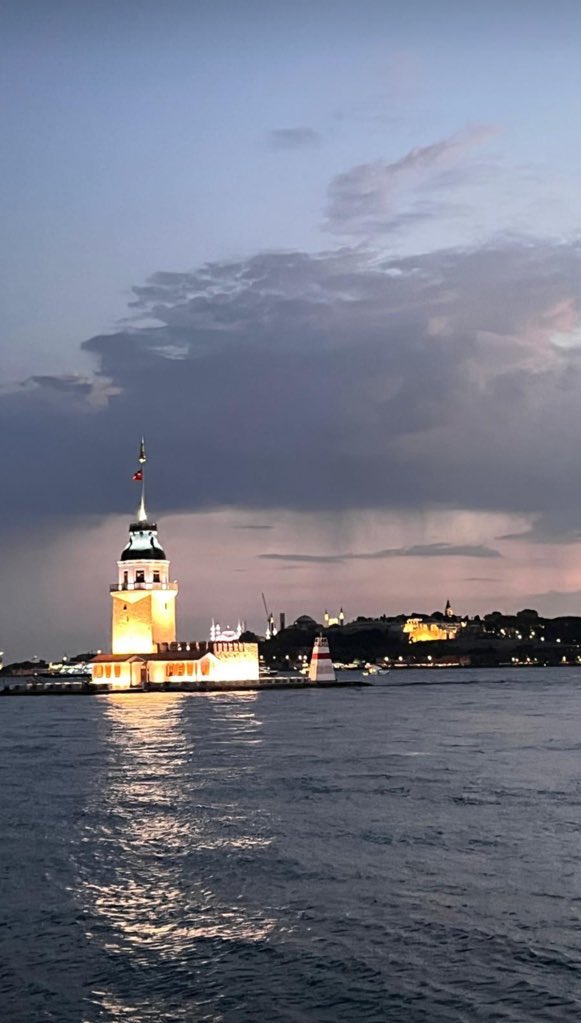 Gökyüzüne Bakıp Hayallere Dalmak Gibiydi Seni Düşlemek…