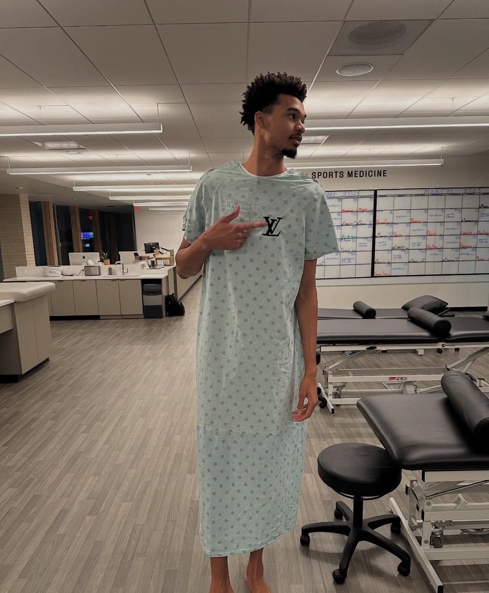 why is his medical gown lv i’m crying