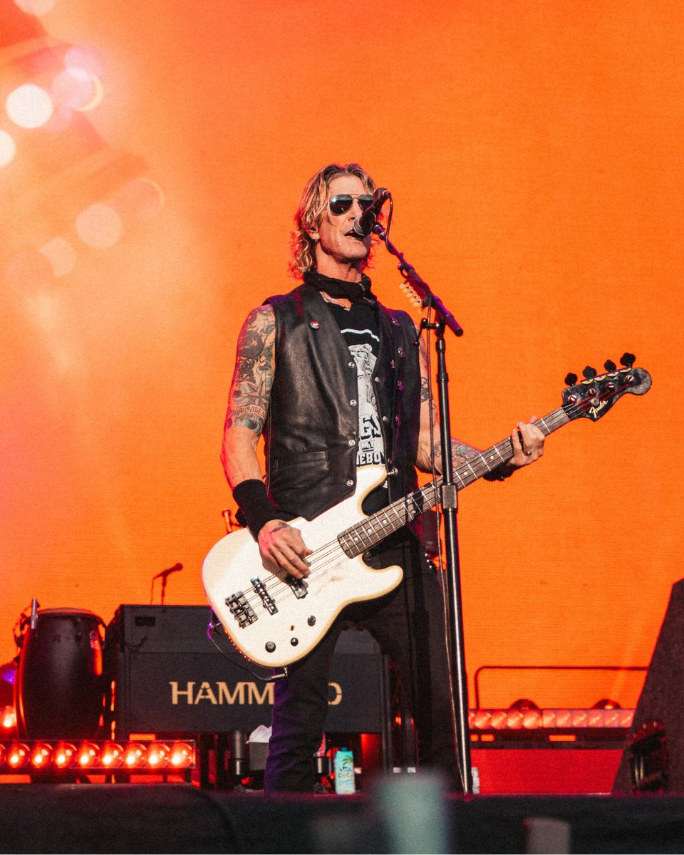 gunsnroses's tweet image. Vienna, thank you for rockin’ with us through the storm!