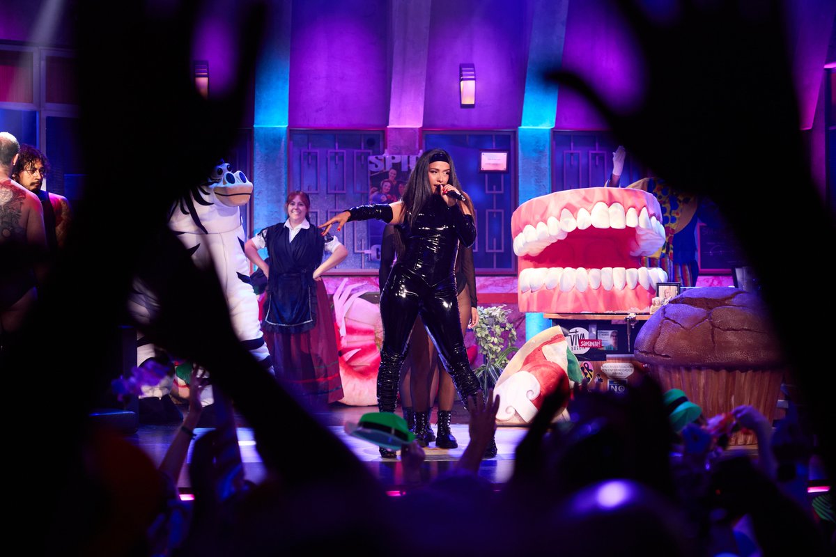 Empezar temporada con <a href="/chanelterrero/">Chanel Terrero</a>  convirtiendo el teatro en una fiesta 💎

Encima estrenando tema en televisión. La mejor ❤️