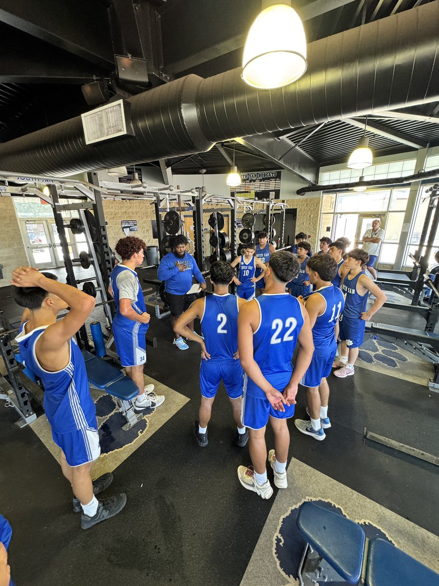 Shout out to our S&amp;C coach <a href="/johnnyhowell56/">Johnny Howell M.S CSCS</a> for getting us right in the weight room today! 💪🏽😤
#BobcatHoops 🐾🏀