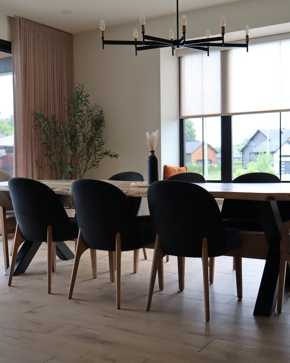 Beautiful work by Les Couvre-Planchers Loiselle 👌
Kitchen + laundry room = DITRA
Dog shower = KERDI, KERDI-LINE-DRAIN (square stainless), QUADEC (satin nickel)
#SchluterSystems #DITRA #KERDI #QUADEC #KERDILINE #TileInstallation