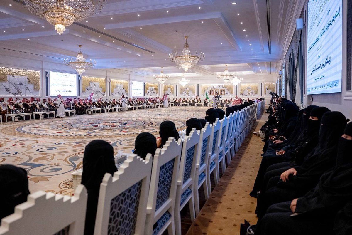 EmarahAlQassim's tweet image. أشار سموه إلى أن وجود شركة دفاع المتحدة لصناعة طائرات الدرون في منطقة القصيم يمثل إضافة نوعية، ويعزز حضور المنطقة في مسيرة الصناعات الوطنية الكبرى..

سمو #أمير_منطقة_القصيم : توطين الصناعات العسكرية يمثل ركيزة استراتيجية لتعزيز قدرات المملكة الدفاعية، كما أن الاستثمار في التقنية…