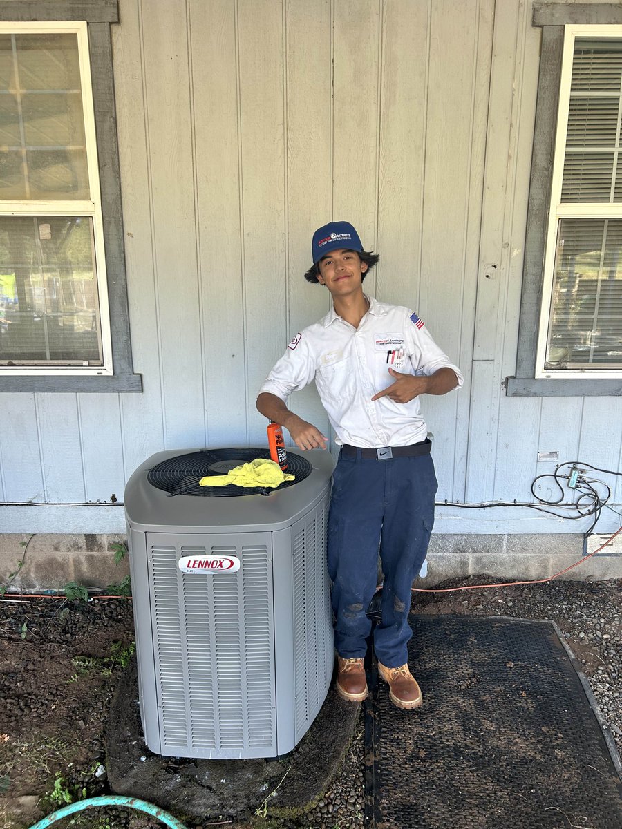 ServicePatriots's tweet photo. Nothing like a freshly cleaned system! 💨 Our techs don’t just service your unit. They help protect your health, improve efficiency, and keep your home comfortable. Ready for that ‘like new’ feeling? Schedule your tune-up today! 🙌

#HVACTechs #SystemClean #HomeComfort https://t.co/8TeHn3p4E8
