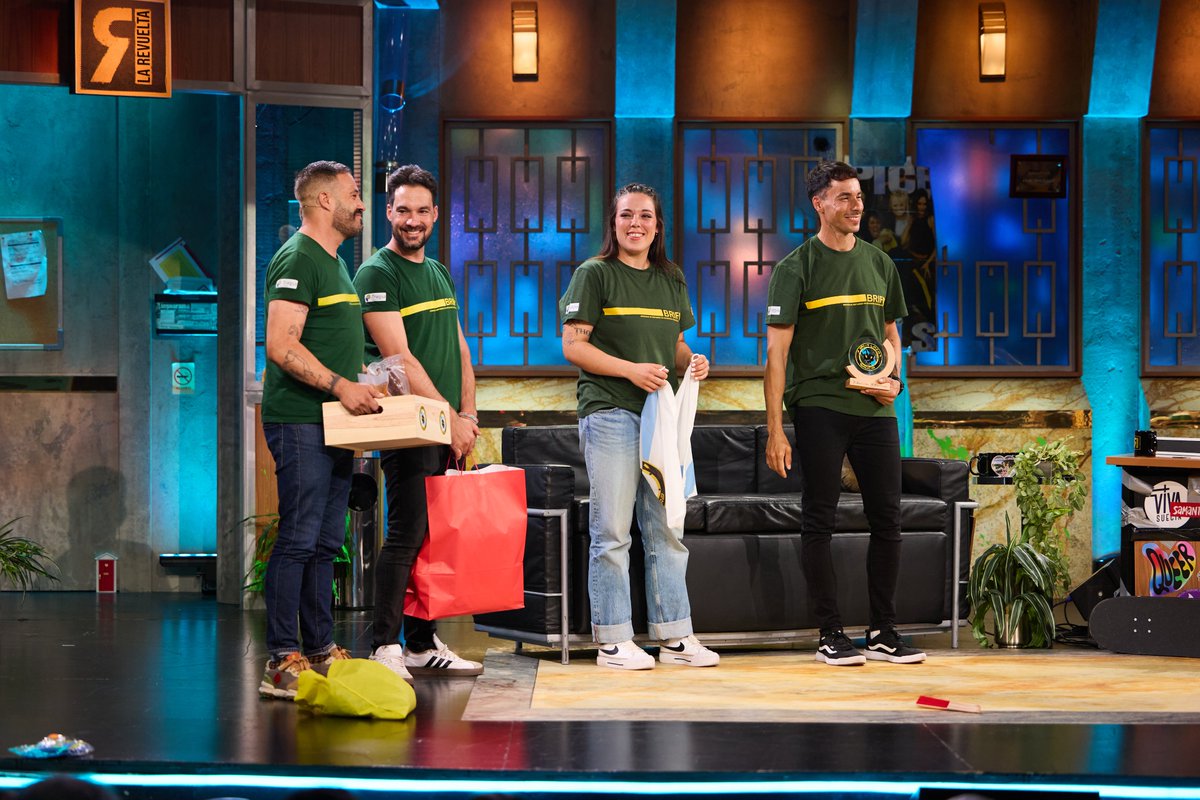 La Revuelta tweet media