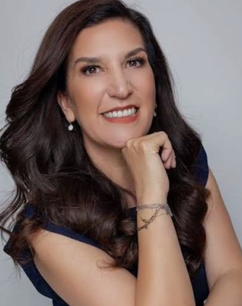 Es lamentable que aya llegado está señora a la camara dé diputados, es racista vendé patrias que no sé nos olvidé como hablo mal dé una señora indígena!!