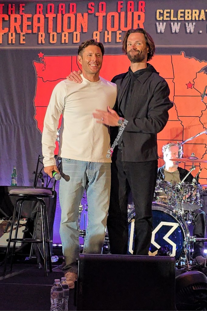 FangasmSPN's tweet image. They're so proud and it warms my heart ❤️  #SPNCHI @jarpad @JensenAckles