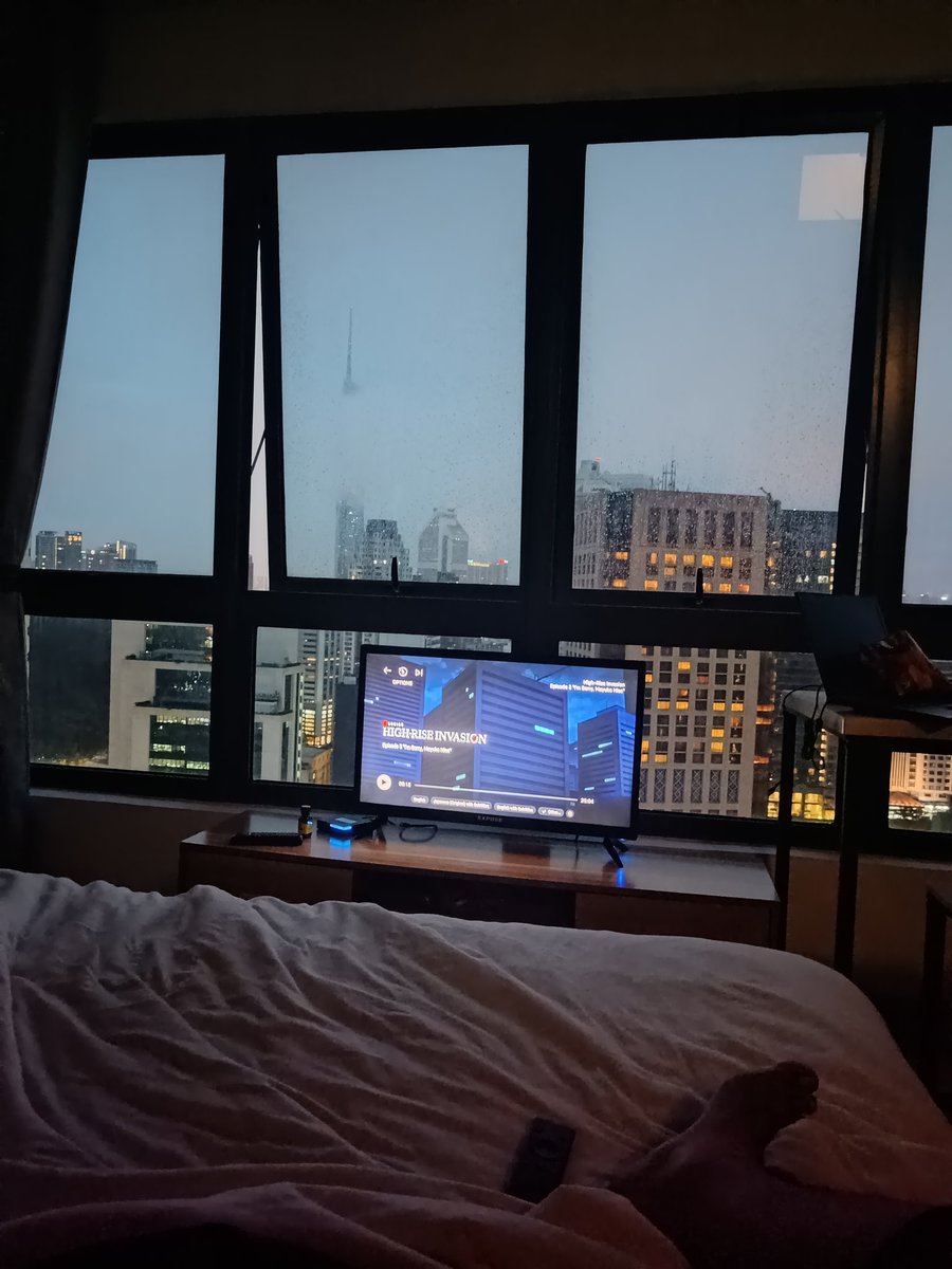 Cantik view bari bangun pagi.... Belum lagi pemandangan malam and view dari kolam renang. Tapi tu lah... duk sorang ja.