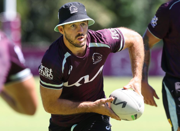LISTEN | 
<a href="/brisbanebroncos/">Brisbane Broncos</a> star Ben Hunt caught up with Corey and Heals and confirmed that he would be starting in the #7 Jersey this week against the Raiders 

podcasts.apple.com/au/podcast/ben…