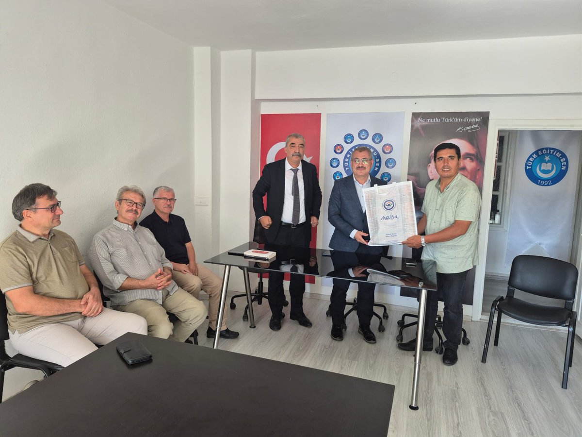 Mevlid-i Nebi Haftası dolayısıyla Kamu-Sen Muğla İl Başkanı Mürsel Özata ve yönetim kurulu üyelerini ziyaret ederek, haftalarını tebrik ettik. Misafirperverlikleri, görev süresince katkı ve desteklerinden dolayı Sayın Başkanımıza ve yönetim kurulu üyelerine teşekkür ederim..