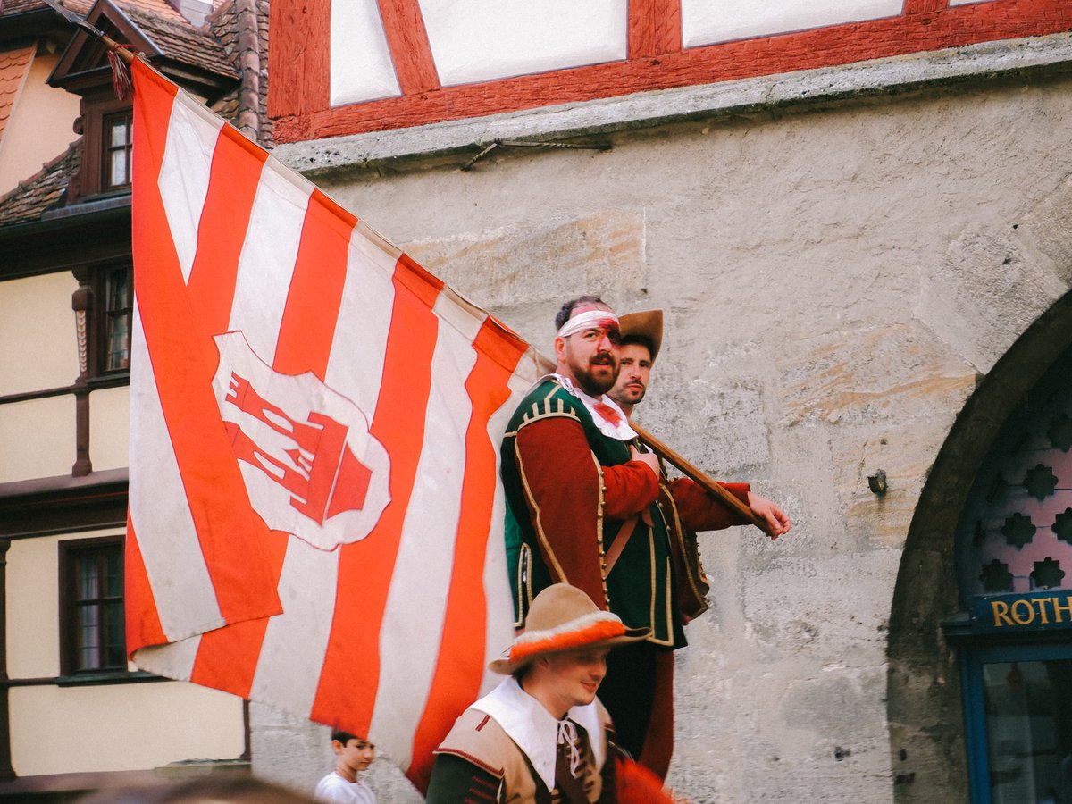 Okahida's tweet photo. Random Visual : 85/365
The people of Rothenburg, during the Imperial City Festival, held once a year in the first weekend of September..
#randomvisual
#travelphotography
#Germany
#Rothenburg
#okanyekrek
#fujixt100 https://t.co/wYJe6Tvsop