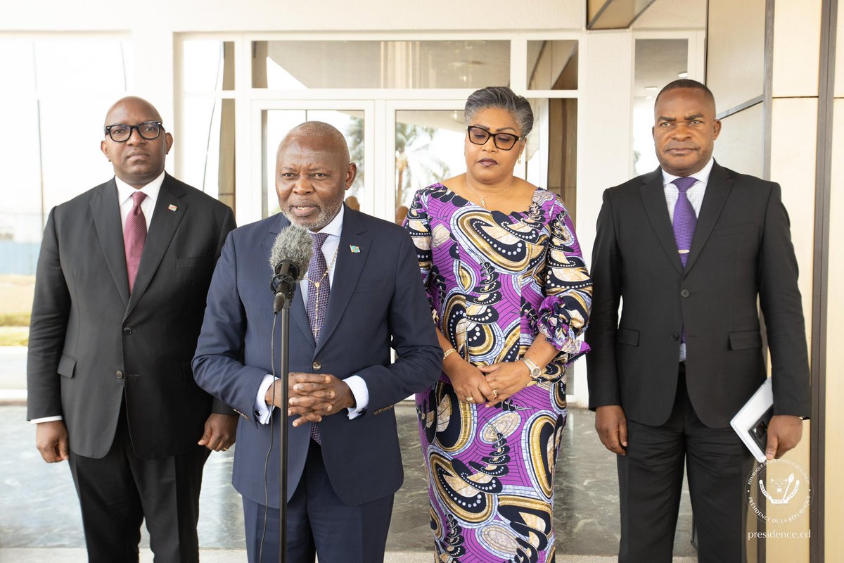 #RDC: Ce lundi, à la Cité de l’Union africaine, le Président de la République, Félix Antoine Tshisekedi Tshilombo, a dirigé une réunion interinstitutionnelle axée sur la situation sécuritaire du pays ainsi que sur la rentrée parlementaire.
Ont pris part à cette rencontre de haut