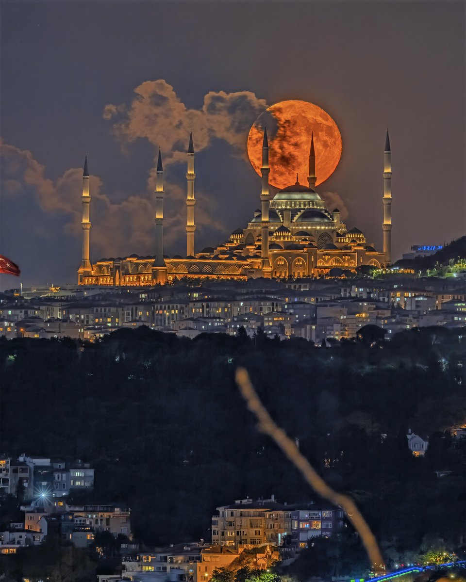 halilsopaoglu's tweet photo. Fırından yeni çıktı efenim. Bugünün dolunayıdır. Keyifli seyirler. https://t.co/7jJjdLGaYd