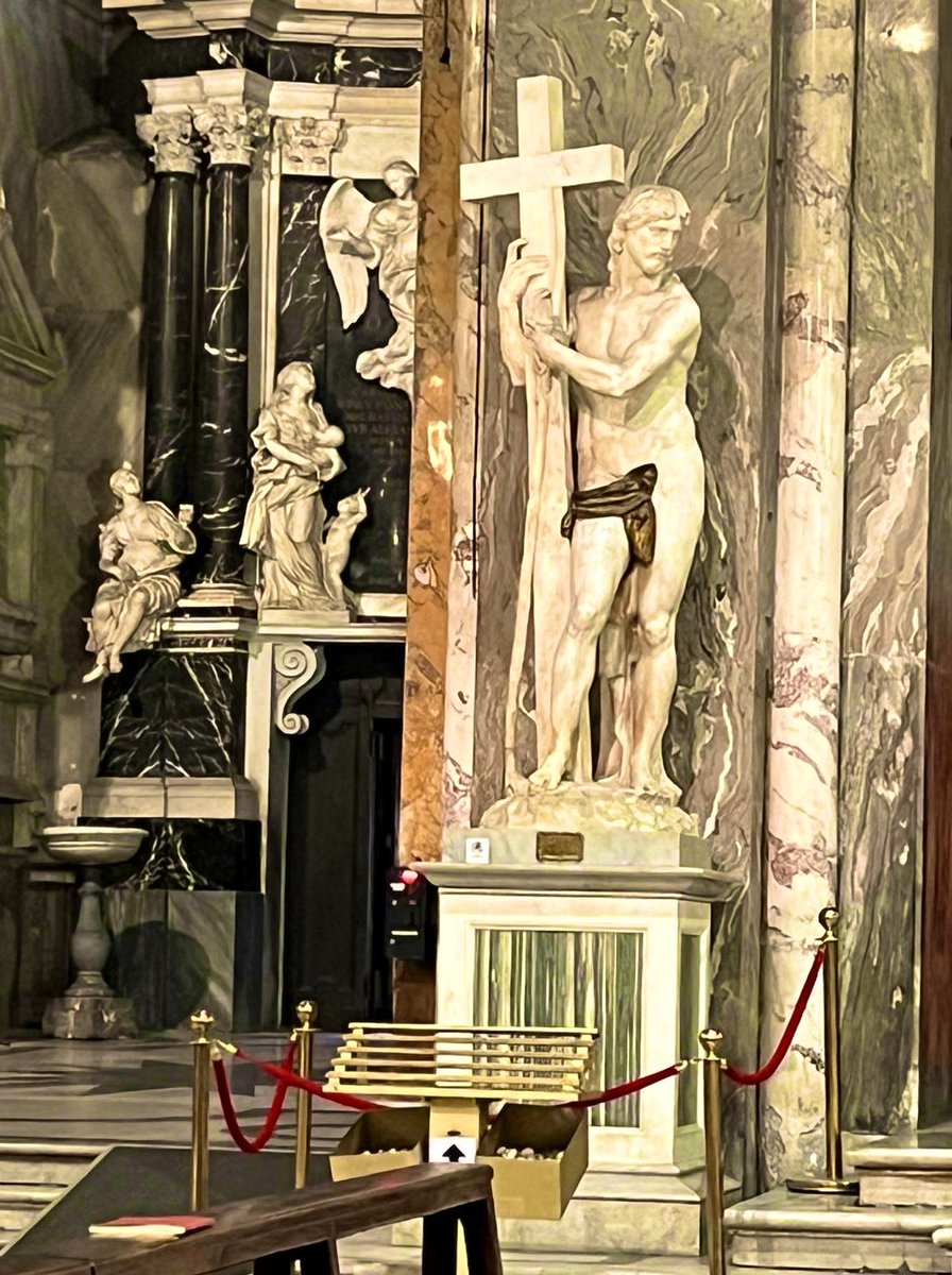 No entiendo mujer por qué lloras
¿Por qué buscáis entre los muertos?
Él no está aquí, ha resucitado.

Cristo Resucitado 
(Santa Maria Sopra Minerva)
