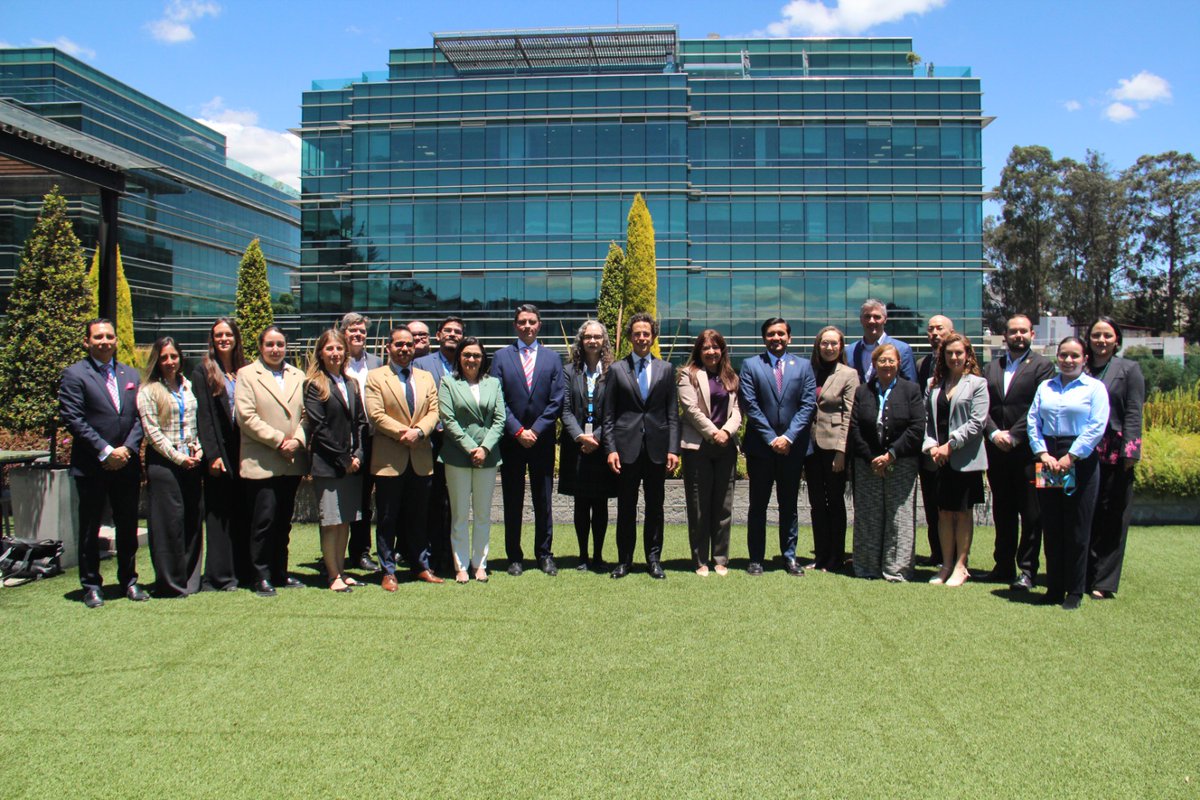 OPSOMSEcuador's tweet photo. HOY| Se desarrolló la tercera reunión de la Mesa de Cooperantes Internacionales en Salud (#MCIS).
Esta ocasión tuvo la participación de @jimmymartinec, ministro de @Salud_Ec y su equipo de trabajo para trazar las prioridades de cooperación considerando las necesidades de 🇪🇨. https://t.co/3bqnwRKTOX