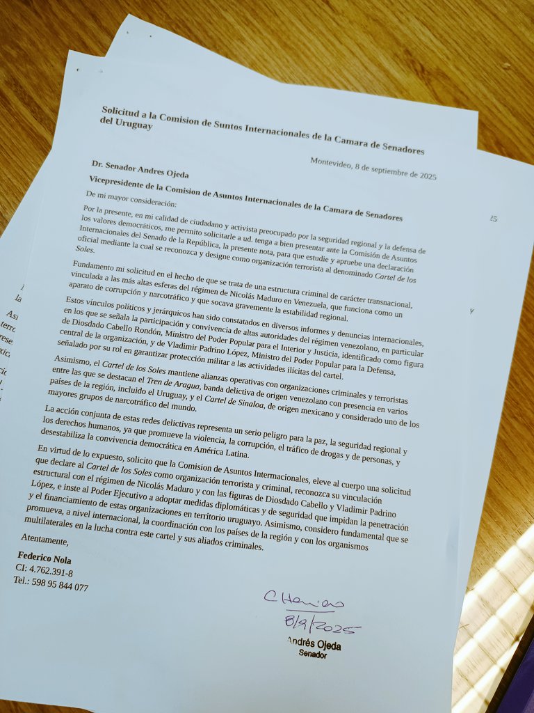 Hoy presentamos ante <a href="/DiputadosUY/">Diputados UY</a>, <a href="/SenadoUy/">Senado Uruguay</a> y el senador <a href="/AndresOjedaOk/">Andrés Ojeda</a> vicepte. de la Com. de AAII del Senado, nota pidiendo declarar al "Cartel de los Soles" como org. terrorista y criminal, y reconocer la vinculación de Maduro, Diosdado Cabello y Padrino López a la misma