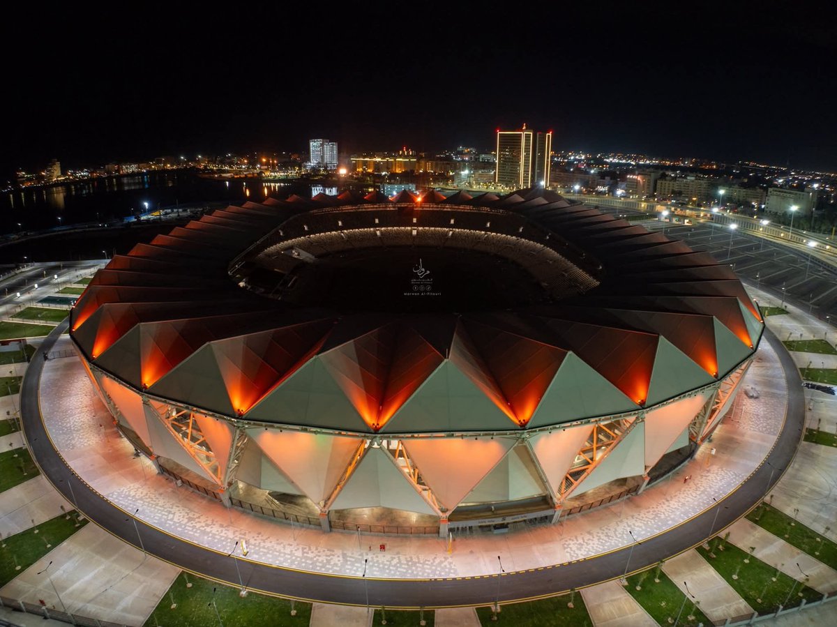 جميل هذا الملعب في ليبيا..

ملعب بن غازي الدولي، يتسع لأكثر من 50 الف متفرج ♥️🇱🇾