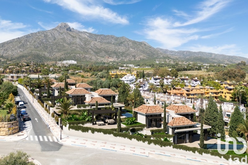 SimonSpain's tweet photo. Just listed Executive villa in Marbella’s Golden Mile at €4.85m!

• 5 beds • 7 baths • 618 m² built on 1,100 m² plot.

• Residencial complex of only 4 exceptional single-family private. Only 900 meters to the beach!

• Fully furnished • Pool, jacuzzi, gym, cinema, elevator and so much more!

DM for details and to schedule a private tour!

#MarbellaRealEstate #LuxuryVilla #CostaDelSol #LuxuryLiving #MarbellaLifestyle #DreamHome #InvestInSpain #SpanishProperty #MaisonDeLuxe #ImmobilierEspagne #VillaMarbella