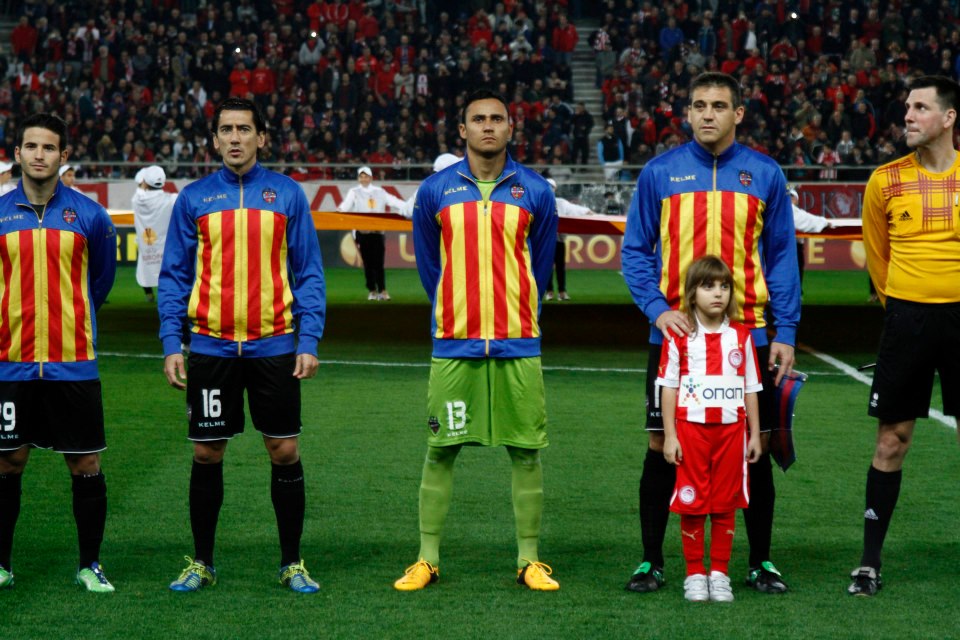 Para cuando volveremos a tener una sudadera asi, o una equipación de la Senyera. <a href="/LevanteUD/">Levante UD</a> <a href="/MacronSports/">Macron</a> espabilad