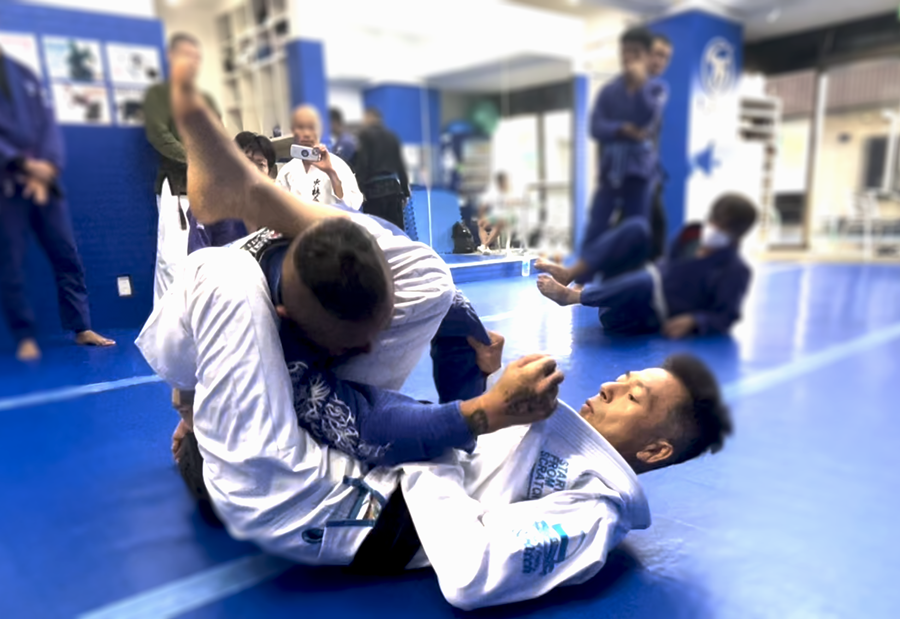 team_kiraboshi's tweet image. 三谷愛武 MITANI MANAMI Jiu-Jitsu Seminar in Tokyo
2025.9.14 (sun.)  Residing in Los Angeles.
Special Seminar by Machado Jiu-Jitsu Academy Chief Instructor. 
#BJJ #Takedown #FlowOverForce #柔術  
Details here　…ni-jujutsu-tokyoseminar.jimdofree.com