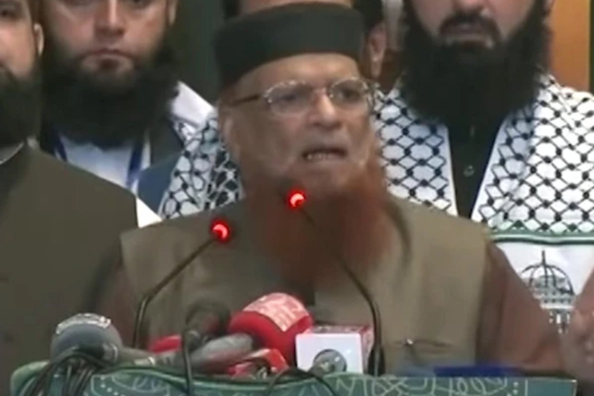 ⭕Pakistan’s Grand Mufti Taqi Usmani voiced full support for the Global Samoud Flotilla to Gaza against Israeli occupation, urging govt backing. The mission includes Senator Mushtaq, Syed Uzair Nezami, Dr. Osama Riaz, Ismail Khan &amp; Khateeb ur Rehman.
#GlobalSumudFlotilla #Gaza