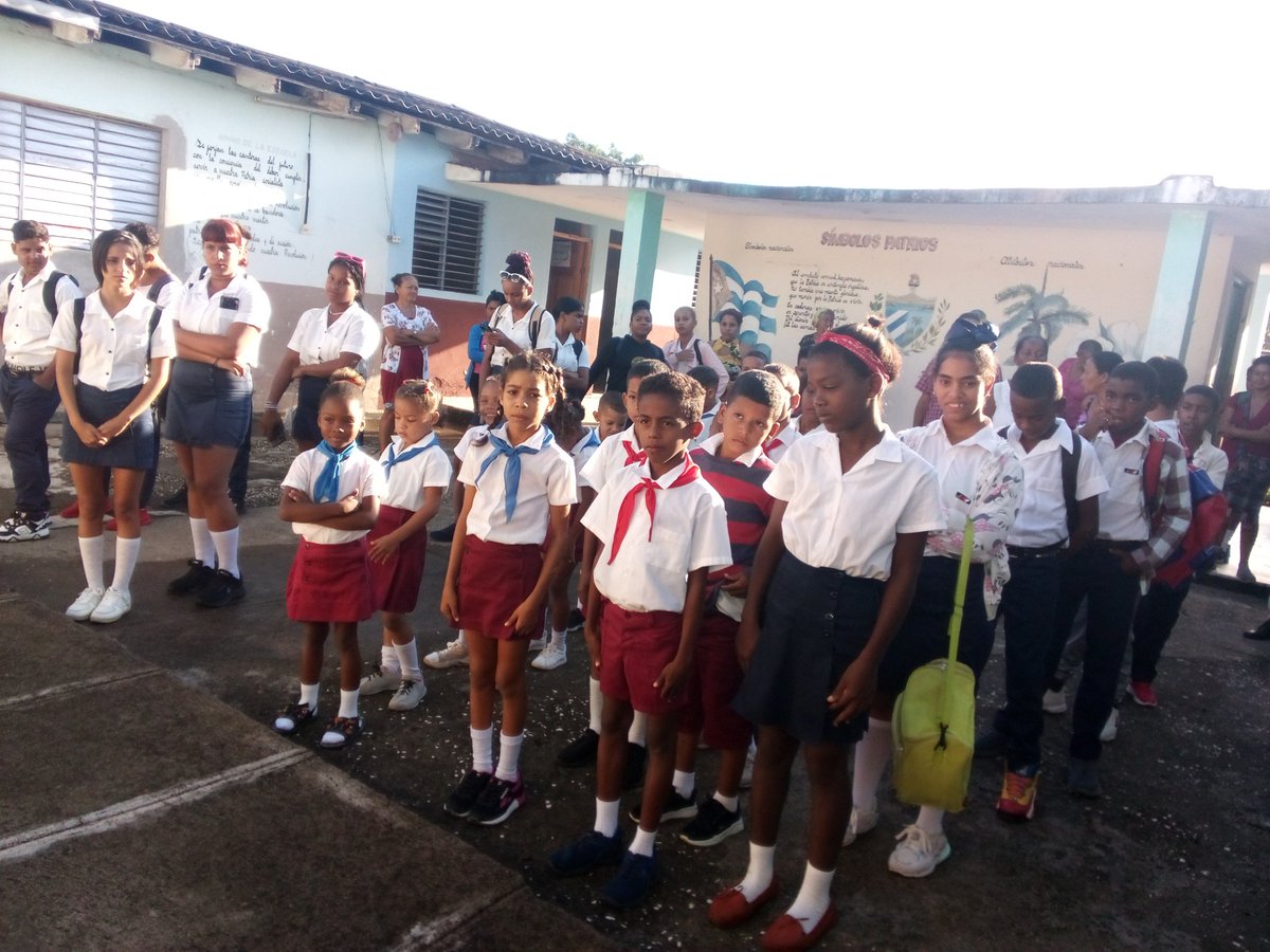 cirofriasterce1's tweet photo. Matutino especial en homenaje al centenario del natalicio de nuestro Comandante Fidel Castro. #TercerFrente #FidelPorSiempre #VamosPorMas #SantiagoDeCuba.#CubaxSiempre. #CubaMined https://t.co/v5hUOkRPVk