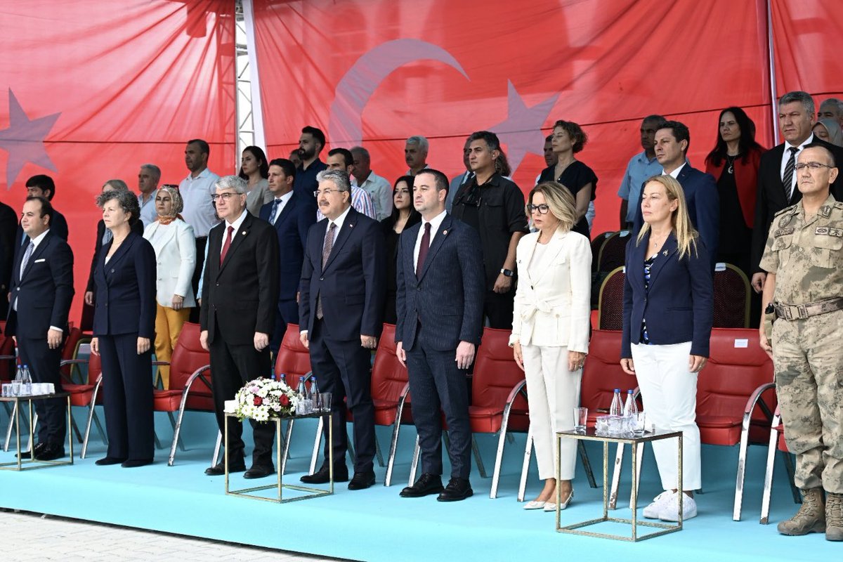 okibrisligil's tweet photo. Türkiye Yüzyılı'nın sancaktarları olan tüm çocuklarımızın başarılarla dolu bir yıl geçirmesi dileğiyle, yeni eğitim öğretim yılının tüm öğrenciler, öğretmenler, veliler, idareciler ve maarif teşkilatlarının her bir mensubu için hayırlı, uğurlu olmasını diliyorum 🇹🇷 https://t.co/95Vc6RWUvu