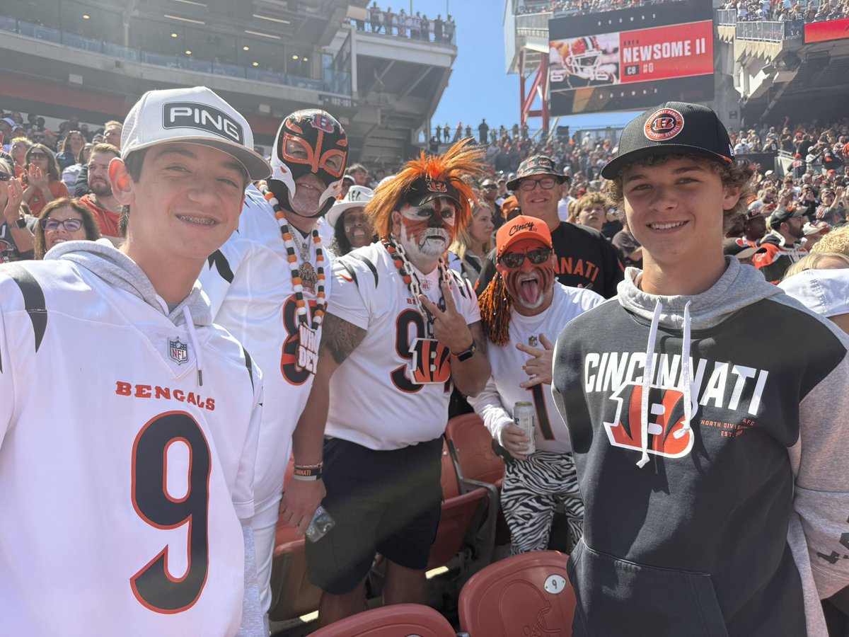 SLAGU's tweet photo. @bengaljims_BTR Great sitting in front of you all yesterday.  3/4 of our crew was happy with the outcome! https://t.co/NrsvGh2MmX