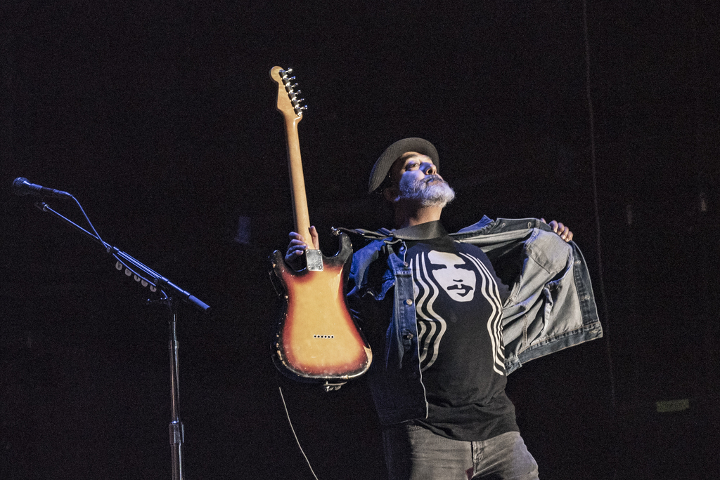 PearlJam's tweet photo. The Mariners take on the St. Louis Cardinals at a special Ten Club Night this Wednesday! 

Before the game, join fellow fans at Victory Hall for a free, all-ages showing of The Home Shows: Night 2 on the big screen! 

https://t.co/8SMpDfH9o0

📸: Rob Skinner https://t.co/JGSGRa5r4b