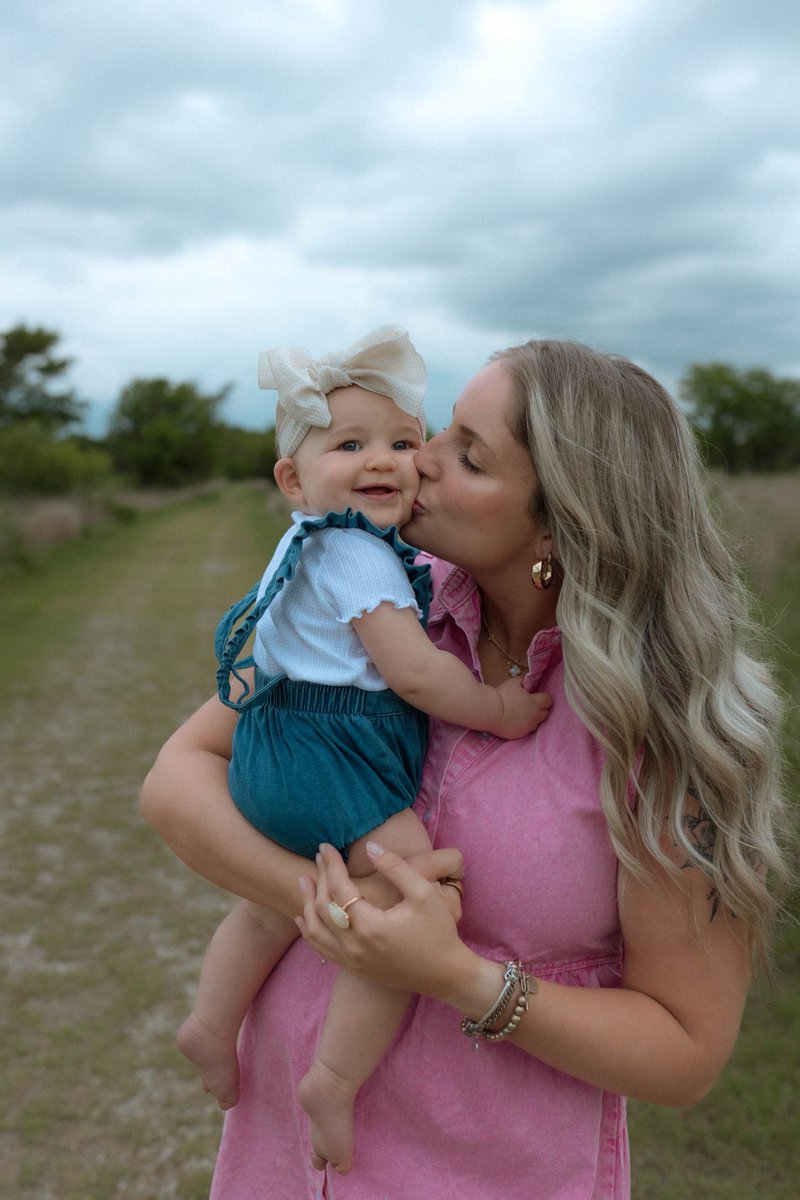 Happy Birthday to The First Lady of Conq Softball. Not many know the sacrifices of the coaches better half. This operation doesn’t go off without you <a href="/Delanie_Pierce/">𝔻𝕖𝕝𝕒𝕟𝕚𝕖</a> 🫶🏽