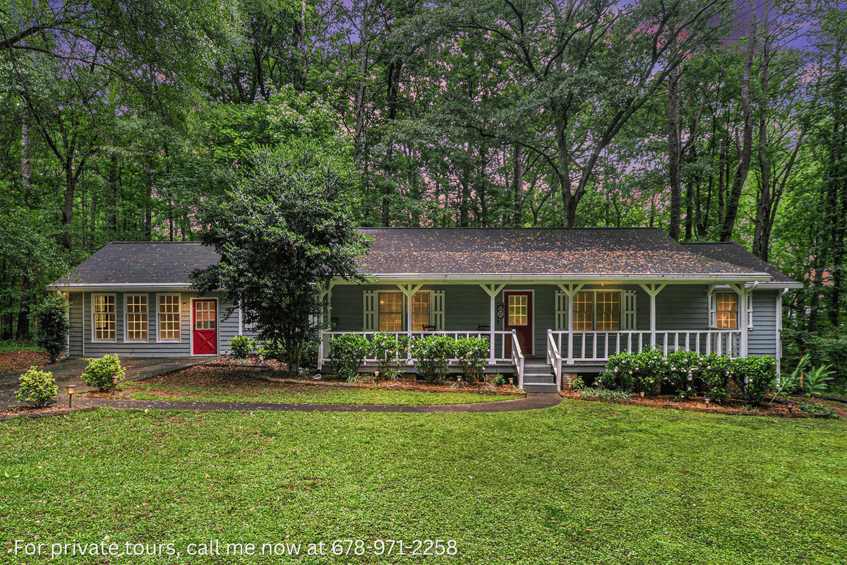 DwightJoy's tweet photo. Check out this Lovely rocking chair front porch home in Loganville, GA! 
🎉BUY THIS HOME, I'LL BUY YOURS!*🎉
👉Click here for details! https://t.co/KWXFbcVQVM

📲 Call me now at 678-971-2258 https://t.co/H1OYFnR1pH