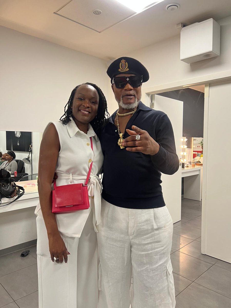 Comment dire à quel point on est heureux de votre un si grand artiste remonter sur scène en Europe, après tant d'années? Elengi...! 😍
Bon retour à #KoffiOlomide ! #KoffING #comeback #ingarenabruxelles