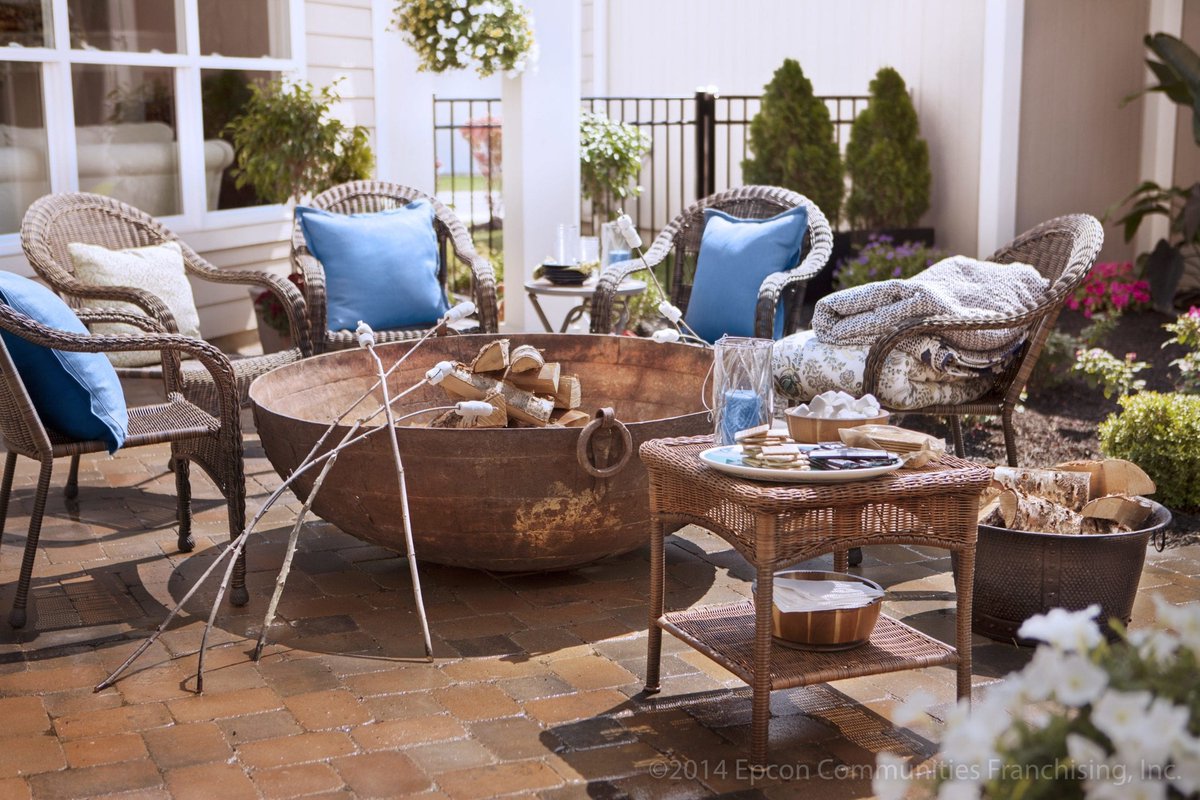 DebbieMcCurry55's tweet photo. Enjoy the cooler weather on your Bel Haven private courtyard!  Contact  Debbie 513-520-4595 or Alan 513-804-6675. https://t.co/nUIkmLQpsO. https://t.co/Z0WNC97HxY