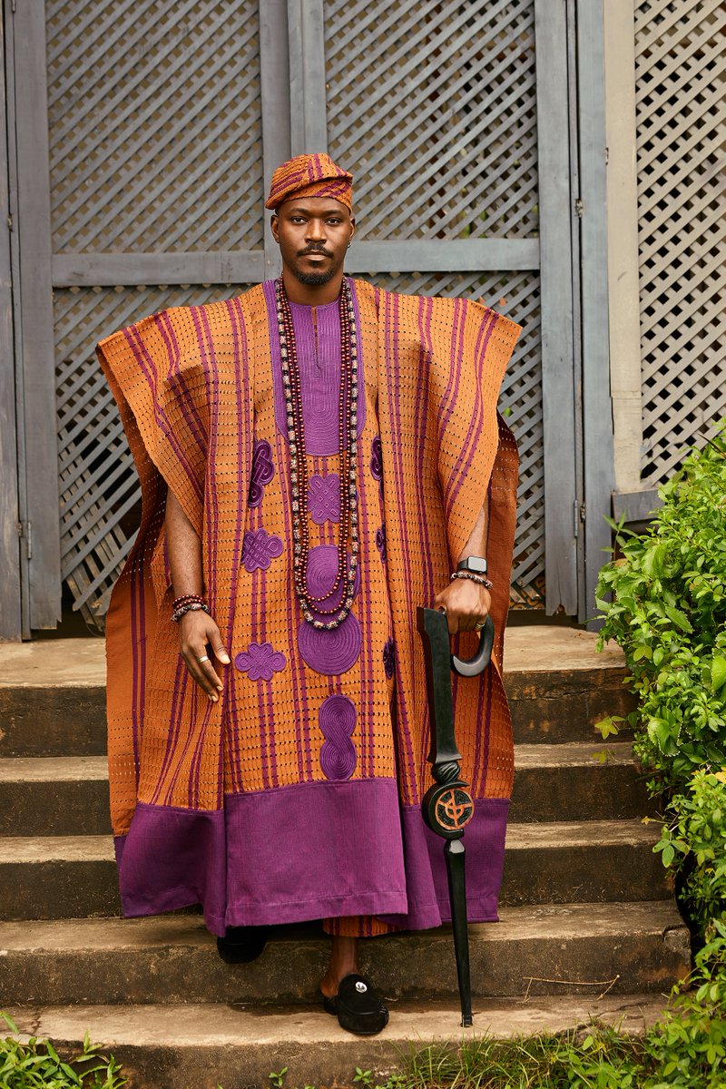 _oyecouture's tweet photo. ÀTAOJA
A three-piece ensemble, agbada, inner, and trousers, masterfully woven from striped aso-òkè in an orange base with plum accents.

A statement fit for grooms, cultural celebrations, and red-carpet moments.
This is not just attire.
This is ÀTAOJA. https://t.co/TADLvbef5S