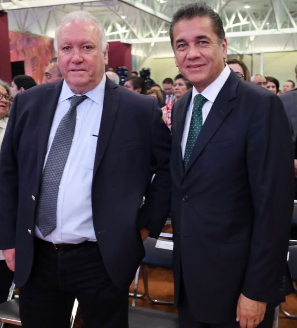 Me dio gusto saludar al Gobernador <a href="/DavidMonrealA/">David Monreal Ávila</a> a mi paisano y colega Coordinador <a href="/RicardoMonrealA/">Ricardo Monreal A.</a> a César Yáñez Subsecretario de <a href="/SEGOB_mx/">Gobernación</a> y representante personal de la Presidenta <a href="/Claudiashein/">Claudia Sheinbaum Pardo</a> a <a href="/SergioSalomonC/">Sergio Salomón</a> titular del <a href="/INAMI_mx/">INM</a> y a mi amigo el empresario José Aguirre.