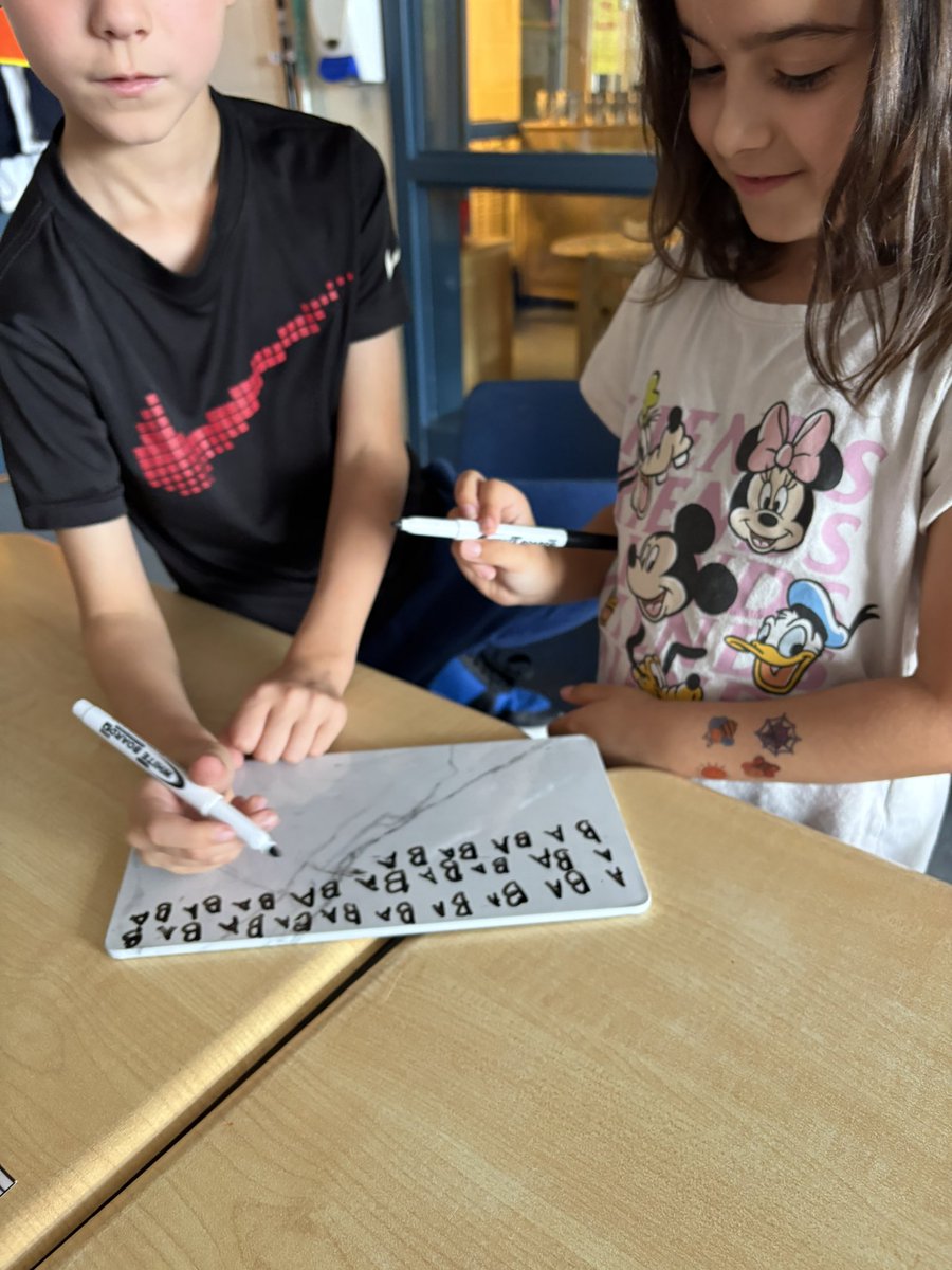 Learning about patterns in grade 1/2! Students explored different kinds of patterns in pairs, sharing what they know on whiteboards <a href="/shcsparis/">Sacred Heart, Paris</a>