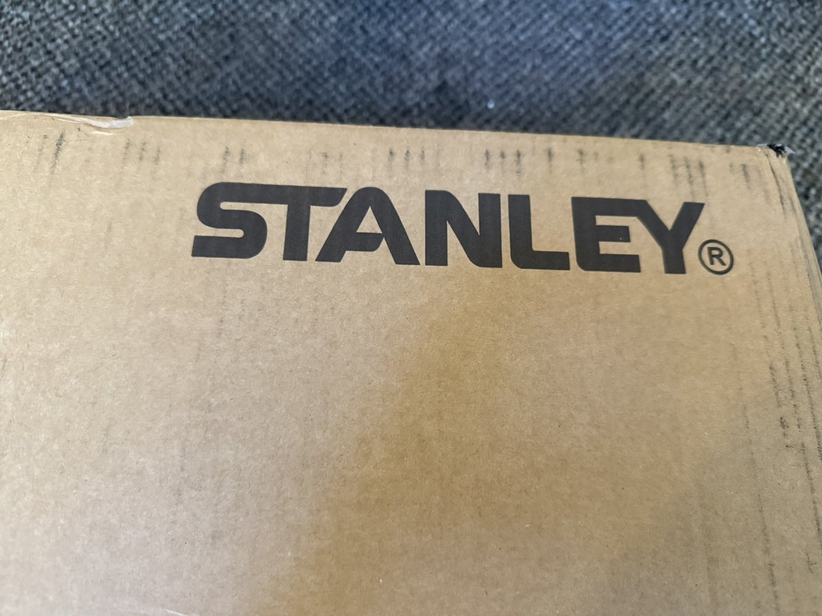 ItsDatDudeCG's tweet image. In 3 days? With no expedited shipping? Wow. 🫡 #Stanley1913. Will open this later but this is really cool to see it’s here already.